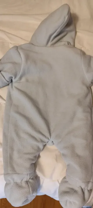 Mono de bebé azul con capucha talla 3 meses