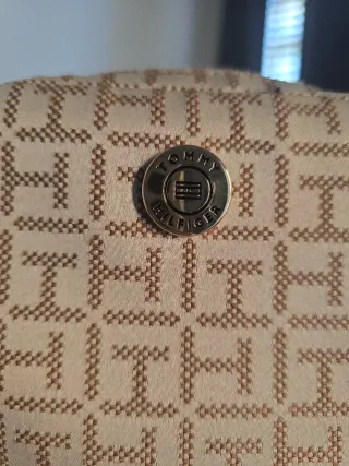 Bolso bandolera Tommy Hilfiger beige y marrón