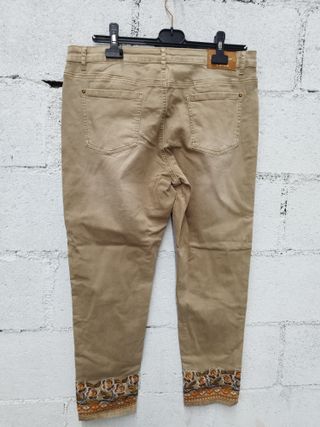 Pantalón Desigual Beige Bordado
