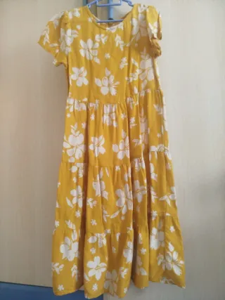 Vestido amarillo floral Lefties