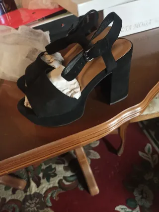 Zapatos de tacón negros