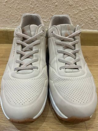 Skechers Mujer Beige y Dorado