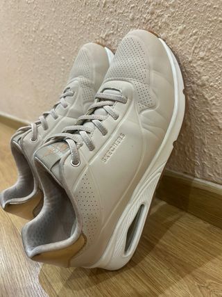 Skechers Mujer Beige y Dorado
