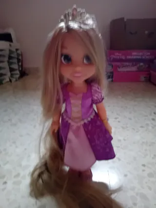 Muñeca Rapunzel Disney con Tiara