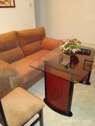 Mesa de cristal y 4 sillas