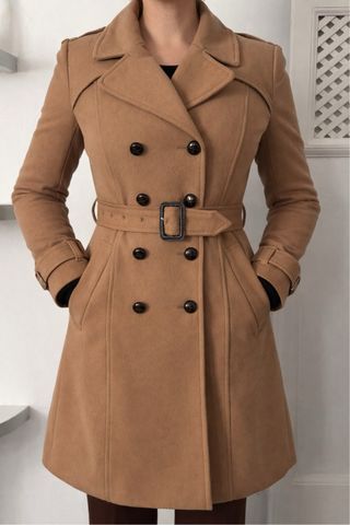 Abrigo beige doble botonadura