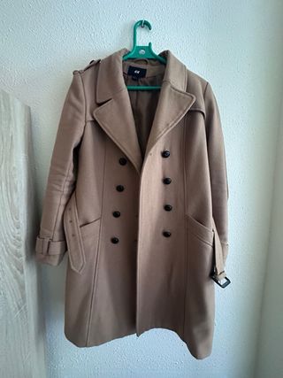 Abrigo beige doble botonadura