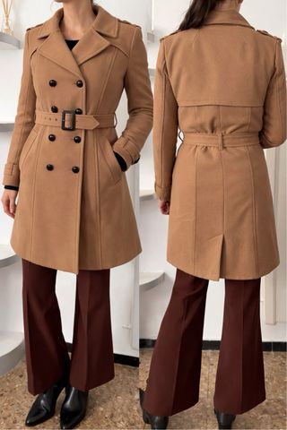 Abrigo beige doble botonadura