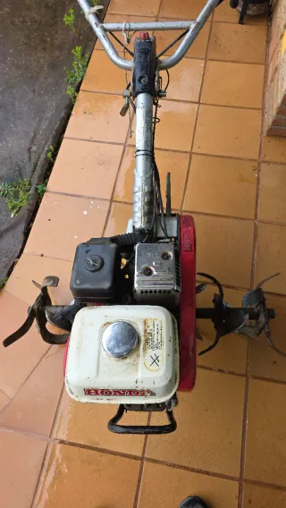 Motoazada Honda F310. incluye rueda de transporte.