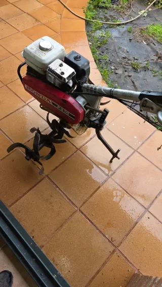 Motoazada Honda F310. incluye rueda de transporte.