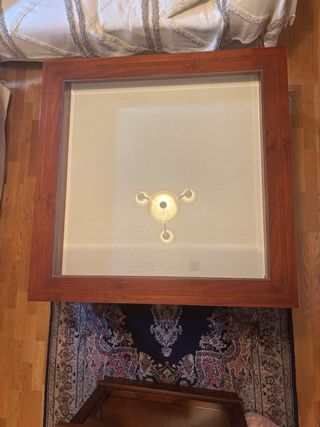 Mesa centro madera con expositor cristal