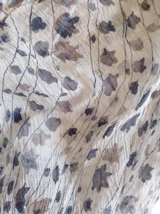 Camisa escote asimétrico estampado