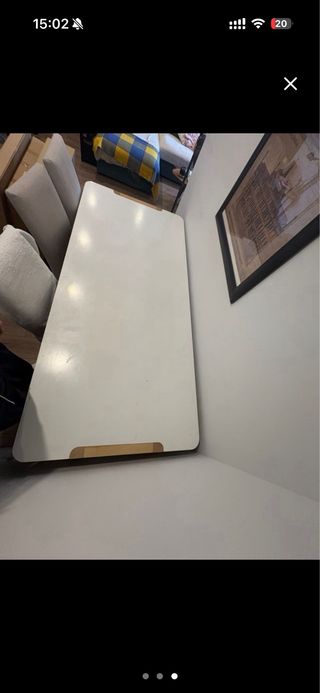 Mesa de comedor blanca y madera