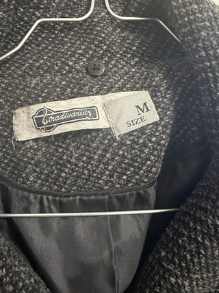 Abrigo gris con cinturón