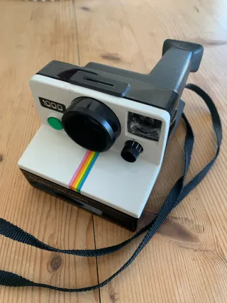 Confezione di due fotocamere: Polaroid 1000 e Lomography 35 mm