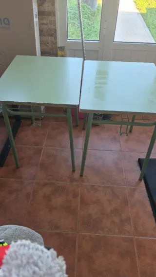 Mesas y sillas de colegio