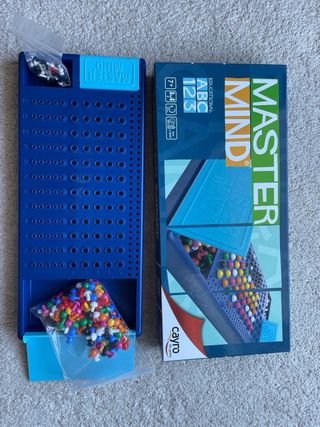 Juegos Mastermind, Simon Operacion