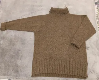 Jersey de cuello alto marrón