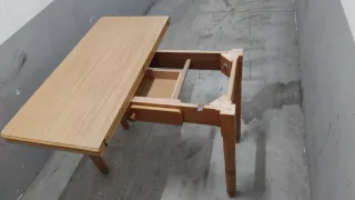 Mesa auxiliar de madera con cajón