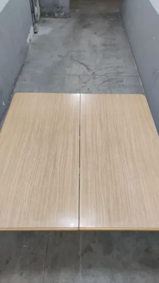 Mesa auxiliar de madera con cajón