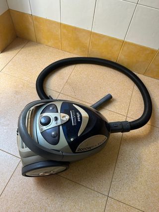 Aspiradora Ufesa Cyclotron 2000W