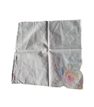 2 pañuelos señora bordados con vainica. Antiguos