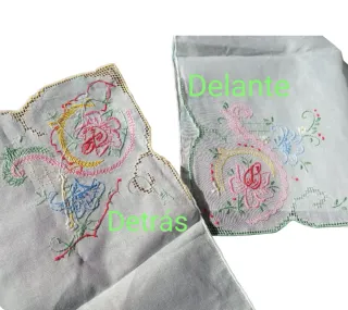 2 pañuelos señora bordados con vainica. Antiguos