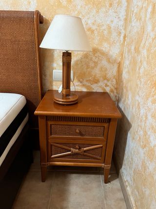 Conjunto cabecero y mesitas de noche