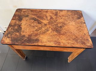 Mesa rústica de madera