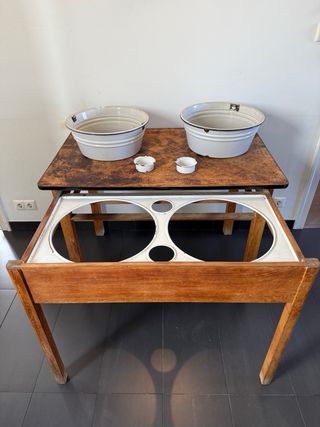 Mesa rústica de madera