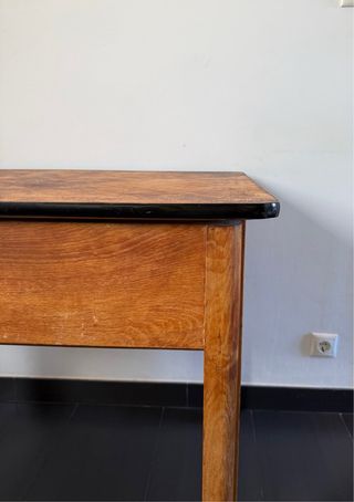 Mesa rústica de madera