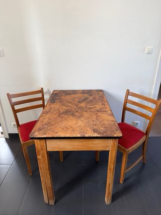 Mesa rústica de madera