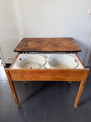 Mesa rústica de madera