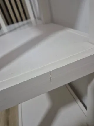 Armario abierto madera blanco. Añadida una balda