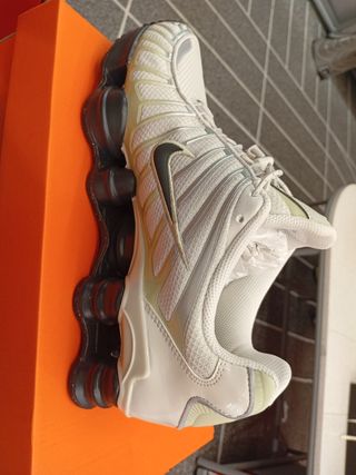 Nike Shox Talla 42.5 Plata/Blanco