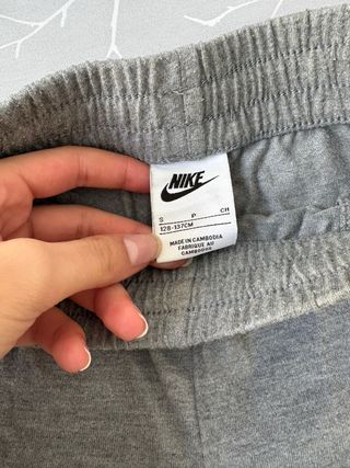 Pantalones cortos chándal niño Nike grises
