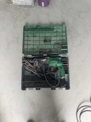 Taladro percutor Hitachi con maletín