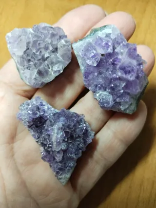 Geodas de amatista naturales