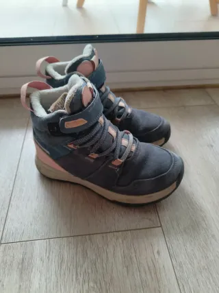 Botas de montaña niña, marca Decathlon, talla 30