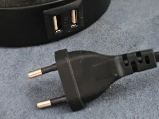 Lámpara de mesa negra