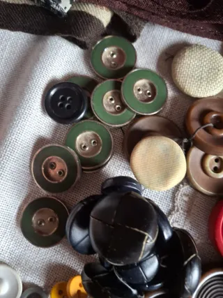 Box bottoni misti circa un kg.