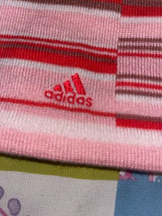 Gorro Adidas rayas rosa,rojo y blanco