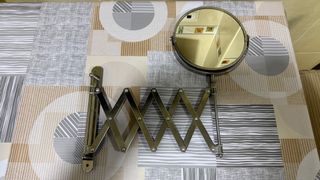 Espejo de aumento extensible