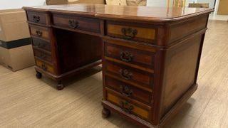 Escritorio antiguo de madera desmontable