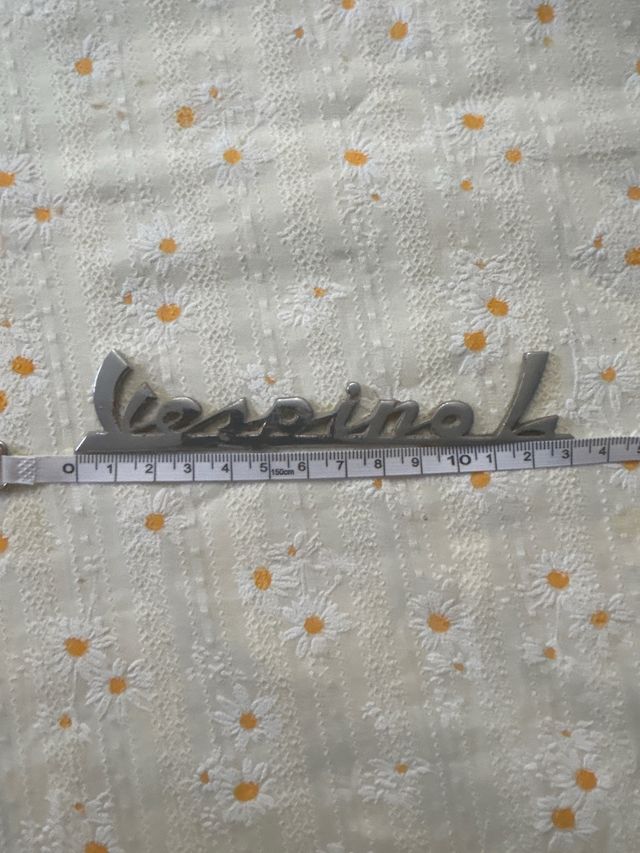 Insignia Vespino L Metálica