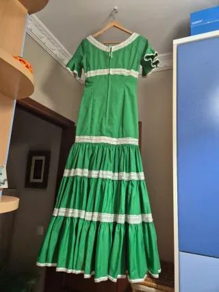 Traje de flamenca verde talla 34