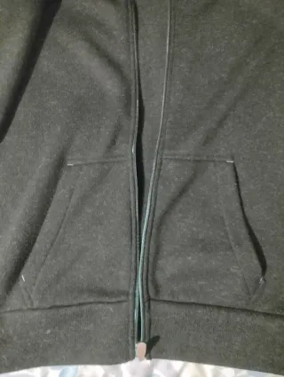 Sudadera con capucha negra y turquesa