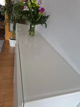 Mueble de salón BESTA blanco y cristal