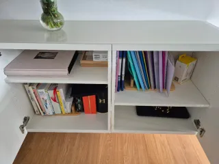 Mueble de salón BESTA blanco y cristal