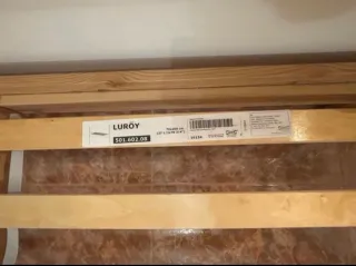 Cama de madera IKEA con somier